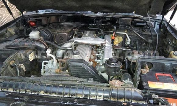 Nunua Imported Toyota Land Cruiser Nyeusi Gari ndani ya Dar es Salaam nchini Dar es Salaam Nunua Imported Toyota Land Cruiser Nyeusi Gari ndani ya Dar es Salaam nchini Dar es Salaam