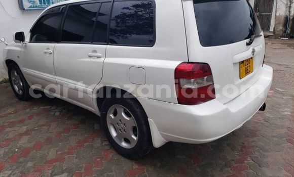 Buy Used Toyota Kluger White Car in Dar es Salaam in Dar es Salaam