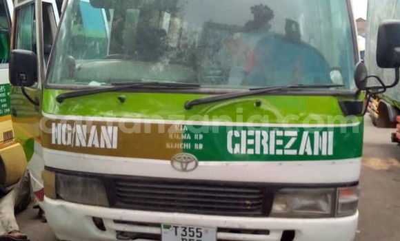 Nunua Ilio tumika Toyota Coaster Nyingine Gari ndani ya Dar es Salaam nchini Dar es Salaam