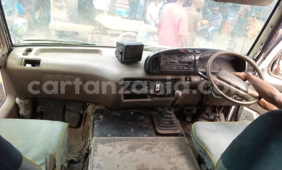 Nunua Ilio tumika Toyota Coaster Nyingine Gari ndani ya Dar es Salaam nchini Dar es Salaam Nunua Ilio tumika Toyota Coaster Nyingine Gari ndani ya Dar es Salaam nchini Dar es Salaam