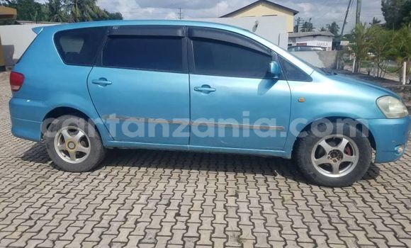 Nunua Ilio tumika Toyota Ipsum Bluu Gari ndani ya Dar es Salaam nchini Dar es Salaam