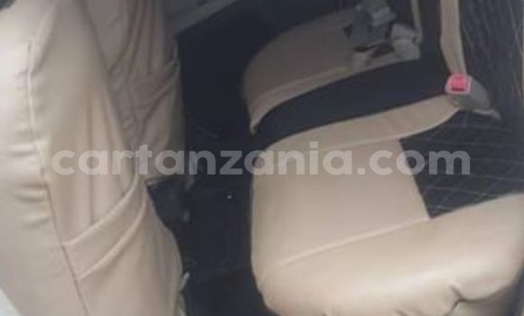 Nunua Imported Toyota Vitz Nyeupe Gari ndani ya Dar es Salaam nchini Dar es Salaam Nunua Imported Toyota Vitz Nyeupe Gari ndani ya Dar es Salaam nchini Dar es Salaam