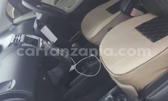 Nunua Imported Toyota Vitz Nyeupe Gari ndani ya Dar es Salaam nchini Dar es Salaam Nunua Imported Toyota Vitz Nyeupe Gari ndani ya Dar es Salaam nchini Dar es Salaam
