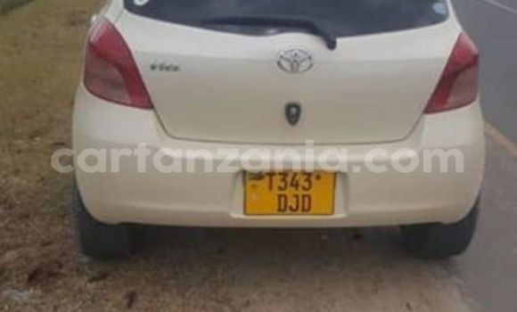 Nunua Imported Toyota Vitz Nyeupe Gari ndani ya Dar es Salaam nchini Dar es Salaam Nunua Imported Toyota Vitz Nyeupe Gari ndani ya Dar es Salaam nchini Dar es Salaam