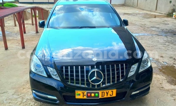 Nunua Ilio tumika MercedesâBenz EâClass Nyeusi Gari ndani ya Dar es Salaam nchini Dar es Salaam Nunua Ilio tumika MercedesâBenz EâClass Nyeusi Gari ndani ya Dar es Salaam nchini Dar es Salaam