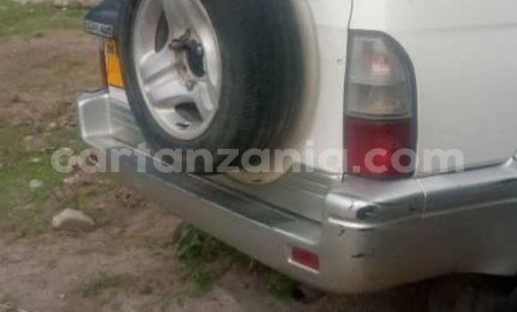 Nunua Ilio tumika Toyota Land Cruiser Prado Nyeupe Gari ndani ya Dar es Salaam nchini Dar es Salaam Nunua Ilio tumika Toyota Land Cruiser Prado Nyeupe Gari ndani ya Dar es Salaam nchini Dar es Salaam