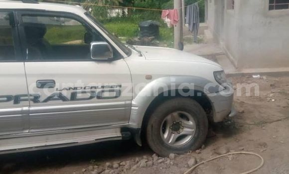 Nunua Ilio tumika Toyota Land Cruiser Prado Nyeupe Gari ndani ya Dar es Salaam nchini Dar es Salaam Nunua Ilio tumika Toyota Land Cruiser Prado Nyeupe Gari ndani ya Dar es Salaam nchini Dar es Salaam