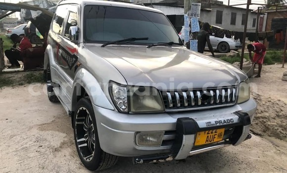 Nunua Ilio tumika Toyota Land Cruiser Prado Fedha Gari ndani ya Dar es Salaam nchini Dar es Salaam