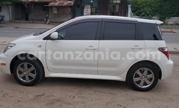 Buy Used Toyota IST White Car in Dar es Salaam in Dar es Salaam