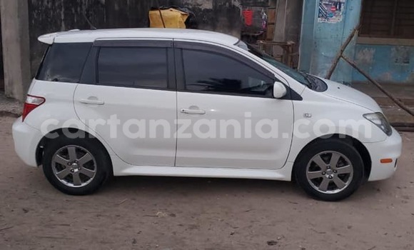 Buy Used Toyota IST White Car in Dar es Salaam in Dar es Salaam Buy Used Toyota IST White Car in Dar es Salaam in Dar es Salaam