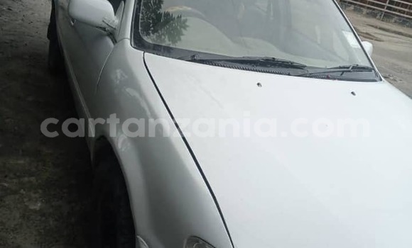Nunua Ilio tumika Toyota Sprinter Nyeupe Gari ndani ya Dar es Salaam nchini Dar es Salaam
