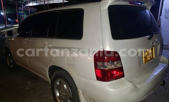 Buy Used Toyota Kluger White Car in Dar es Salaam in Dar es Salaam Buy Used Toyota Kluger White Car in Dar es Salaam in Dar es Salaam