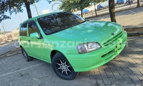 Nunua Ilio tumika Toyota Starlet Kijani Gari ndani ya Dar es Salaam nchini Dar es Salaam