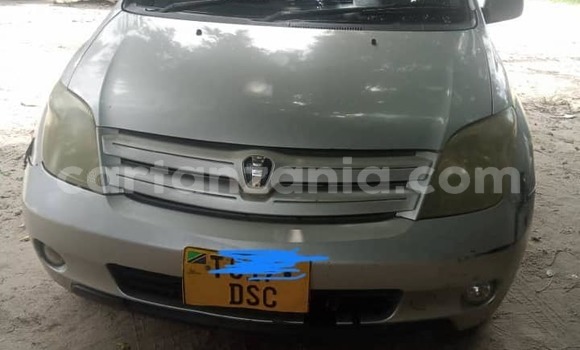 Nunua Ilio tumika Toyota IST Fedha Gari ndani ya Dar es Salaam nchini Dar es Salaam