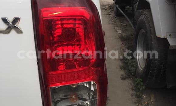 Buy Used Toyota Hilux White Car in Dar es Salaam in Dar es Salaam Buy Used Toyota Hilux White Car in Dar es Salaam in Dar es Salaam