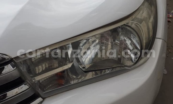 Buy Used Toyota Hilux White Car in Dar es Salaam in Dar es Salaam Buy Used Toyota Hilux White Car in Dar es Salaam in Dar es Salaam
