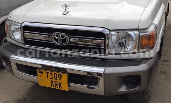 Buy Used Toyota Land Cruiser White Car in Dar es Salaam in Dar es Salaam