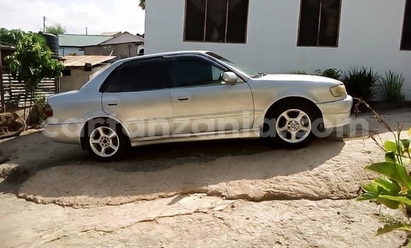 Nunua Ilio tumika Toyota Corolla Fedha Gari ndani ya Dar es Salaam nchini Dar es Salaam