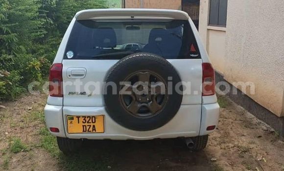Buy Used Toyota RAV4 White Car in Dar es Salaam in Dar es Salaam Buy Used Toyota RAV4 White Car in Dar es Salaam in Dar es Salaam