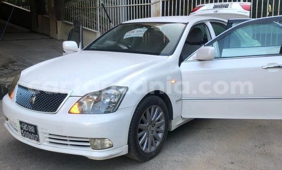 Buy Used Toyota Crown White Car in Dar es Salaam in Dar es Salaam Buy Used Toyota Crown White Car in Dar es Salaam in Dar es Salaam