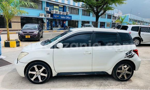 Buy Used Toyota IST White Car in Dar es Salaam in Dar es Salaam