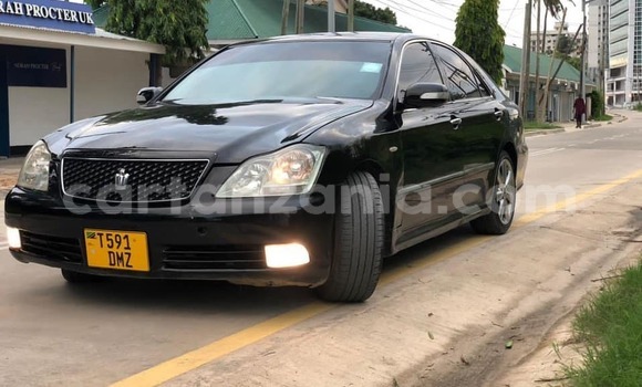 Buy Used Toyota Crown White Car in Dar es Salaam in Dar es Salaam Buy Used Toyota Crown White Car in Dar es Salaam in Dar es Salaam