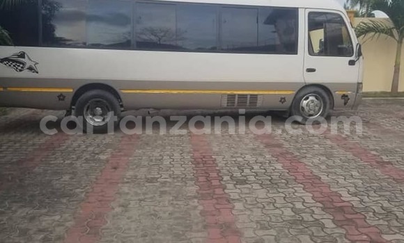 Nunua Ilio tumika Toyota Coaster Beige Gari ndani ya Dar es Salaam nchini Dar es Salaam Nunua Ilio tumika Toyota Coaster Beige Gari ndani ya Dar es Salaam nchini Dar es Salaam