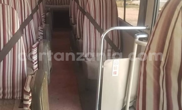 Nunua Ilio tumika Toyota Coaster Beige Gari ndani ya Dar es Salaam nchini Dar es Salaam Nunua Ilio tumika Toyota Coaster Beige Gari ndani ya Dar es Salaam nchini Dar es Salaam