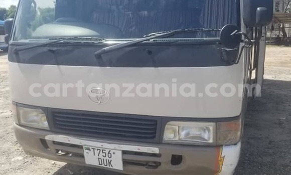 Nunua Ilio tumika Toyota Coaster Beige Gari ndani ya Dar es Salaam nchini Dar es Salaam Nunua Ilio tumika Toyota Coaster Beige Gari ndani ya Dar es Salaam nchini Dar es Salaam