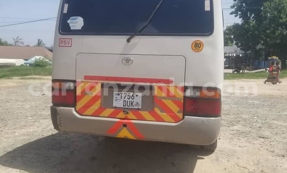 Nunua Ilio tumika Toyota Coaster Beige Gari ndani ya Dar es Salaam nchini Dar es Salaam Nunua Ilio tumika Toyota Coaster Beige Gari ndani ya Dar es Salaam nchini Dar es Salaam