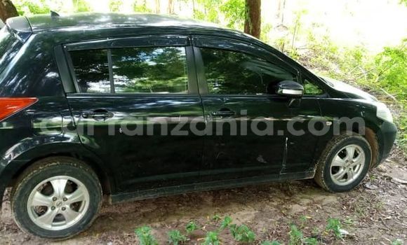Nunua Ilio tumika Nissan Tiida Bluu Gari ndani ya Dar es Salaam nchini Dar es Salaam