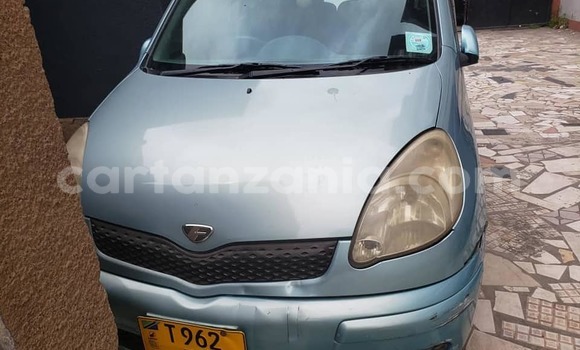 Nunua Ilio tumika Toyota FunCargo Bluu Gari ndani ya Dar es Salaam nchini Dar es Salaam