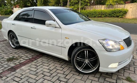 Buy Used Toyota Crown White Car in Dar es Salaam in Dar es Salaam Buy Used Toyota Crown White Car in Dar es Salaam in Dar es Salaam