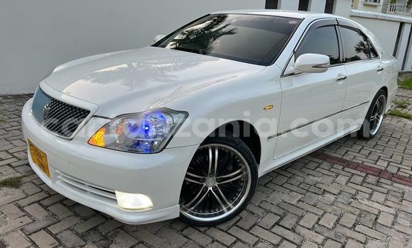 Buy Used Toyota Crown White Car in Dar es Salaam in Dar es Salaam Buy Used Toyota Crown White Car in Dar es Salaam in Dar es Salaam