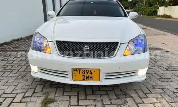 Buy Used Toyota Crown White Car in Dar es Salaam in Dar es Salaam Buy Used Toyota Crown White Car in Dar es Salaam in Dar es Salaam