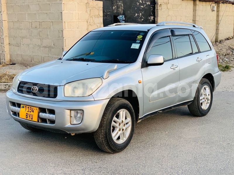 Toyota Rav4 in Dar es Salaam