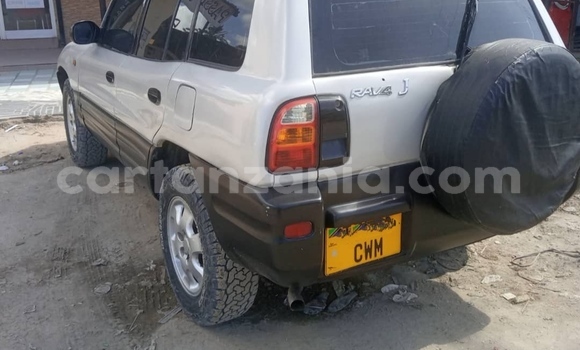 Nunua Ilio tumika Toyota RAV4 Nyeupe Gari ndani ya Dar es Salaam nchini Dar es Salaam Nunua Ilio tumika Toyota RAV4 Nyeupe Gari ndani ya Dar es Salaam nchini Dar es Salaam