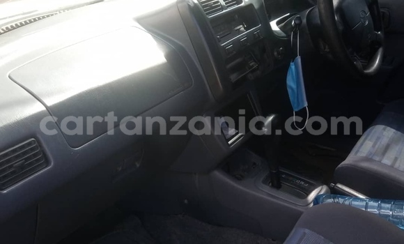 Nunua Ilio tumika Toyota RAV4 Nyeupe Gari ndani ya Dar es Salaam nchini Dar es Salaam Nunua Ilio tumika Toyota RAV4 Nyeupe Gari ndani ya Dar es Salaam nchini Dar es Salaam