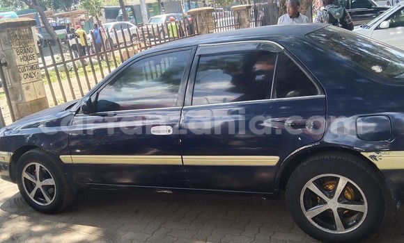 Nunua Ilio tumika Toyota Corolla Bluu Gari ndani ya Dar es Salaam nchini Dar es Salaam