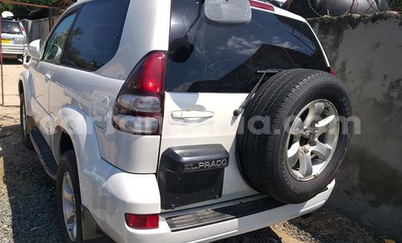Nunua Imported Toyota Land Cruiser Prado Nyeupe Gari ndani ya Dar es Salaam nchini Dar es Salaam Nunua Imported Toyota Land Cruiser Prado Nyeupe Gari ndani ya Dar es Salaam nchini Dar es Salaam