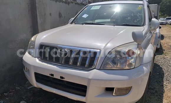 Nunua Imported Toyota Land Cruiser Prado Nyeupe Gari ndani ya Dar es Salaam nchini Dar es Salaam Nunua Imported Toyota Land Cruiser Prado Nyeupe Gari ndani ya Dar es Salaam nchini Dar es Salaam