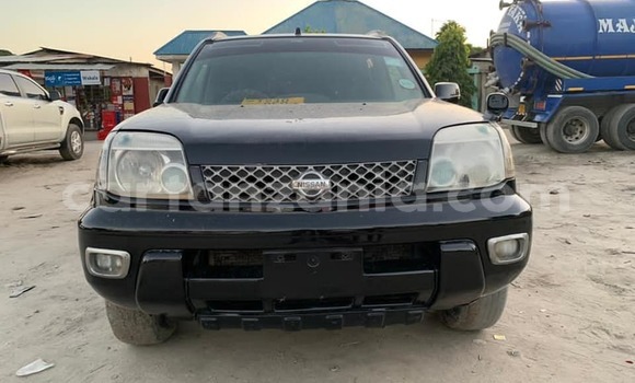 Nunua Ilio tumika Nissan X–Trail Nyeusi Gari ndani ya Dar es Salaam nchini Dar es Salaam