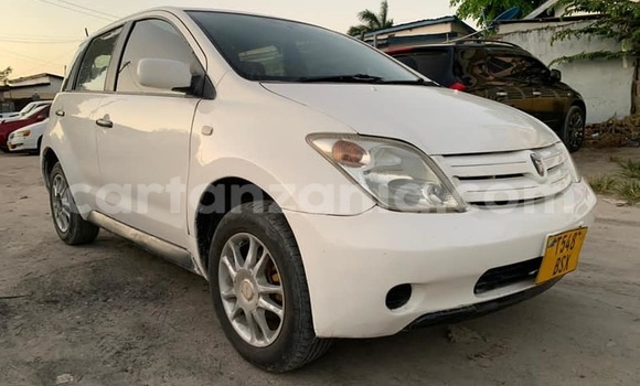 Buy Used Toyota IST White Car in Dar es Salaam in Dar es Salaam