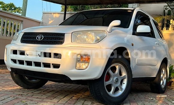 Nunua Ilio tumika Toyota RAV4 Nyeupe Gari ndani ya Dar es Salaam nchini Dar es Salaam