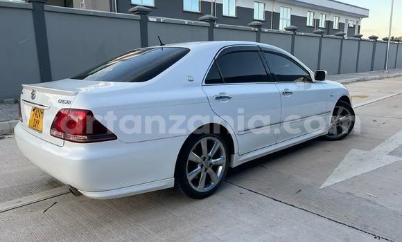 Buy Used Toyota Crown White Car in Dar es Salaam in Dar es Salaam Buy Used Toyota Crown White Car in Dar es Salaam in Dar es Salaam