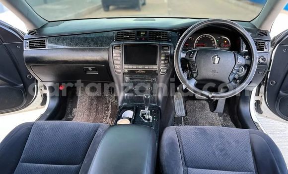 Buy Used Toyota Crown White Car in Dar es Salaam in Dar es Salaam Buy Used Toyota Crown White Car in Dar es Salaam in Dar es Salaam