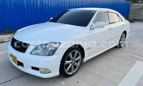 Buy Used Toyota Crown White Car in Dar es Salaam in Dar es Salaam Buy Used Toyota Crown White Car in Dar es Salaam in Dar es Salaam