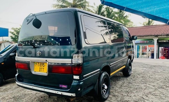 Buy Used Toyota Hiace Green Car in Dar es Salaam in Dar es Salaam Buy Used Toyota Hiace Green Car in Dar es Salaam in Dar es Salaam