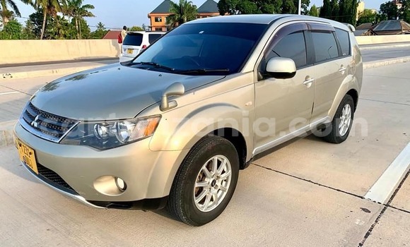 Buy Used Mitsubishi Outlander Brown Car in Dar es Salaam in Dar es Salaam
