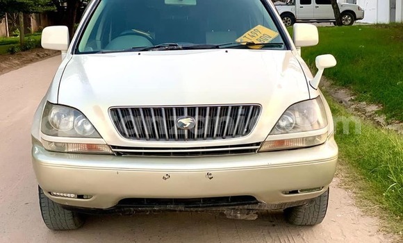 Buy Used Toyota Harrier White Car in Dar es Salaam in Dar es Salaam